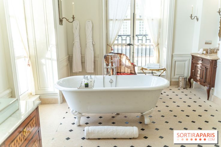 Airelles Château de Versailles, Le Grand Contrôle - hôtel -  salle de bain - baignoire
