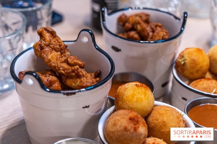 Jòia Bun - restaurant de burgers - Hélène Darroze -  croquetas fourrées aux macaronis au fromage - poulet frit