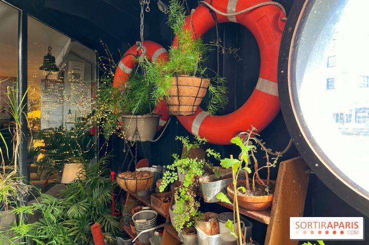 L'eau et les rêves, la péniche-librairie botanique sur le Canal de l’Ourcq