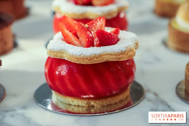 Butterfly Pâtisserie de Matthieu Carlin à l'Hôtel de Crillon - Charlotte aux Fraises et à la Fleur d'Oranger (2)
