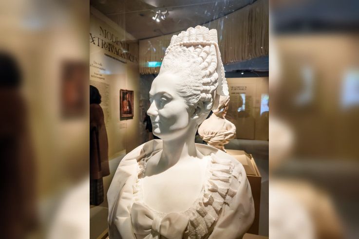 Des cheveux et des poils, l'exposition poilante du musée des Arts décoratifs - nos photos