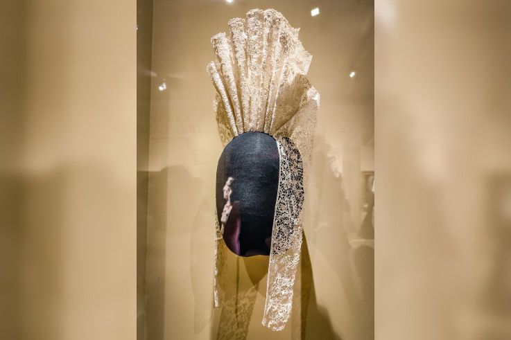 Des cheveux et des poils, l'exposition poilante du musée des Arts décoratifs - nos photos