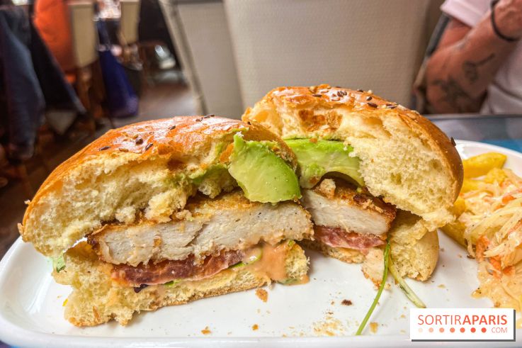 Tata Burger, le restaurant aux burgers en forme de zizi dans le Marais - AD3CED8E 382E 4398 A411 B0EA1A98BCC2