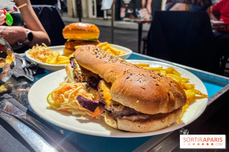 Tata Burger, le restaurant aux burgers en forme de zizi dans le Marais - 3FEFF729 25E8 4FF6 BAF2 E632A5DFD6A9