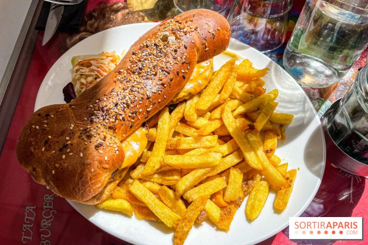 Tata Burger, le restaurant aux burgers en forme de zizi dans le Marais - 3B0B7EFA E700 4E40 89E8 63703DD66F1A