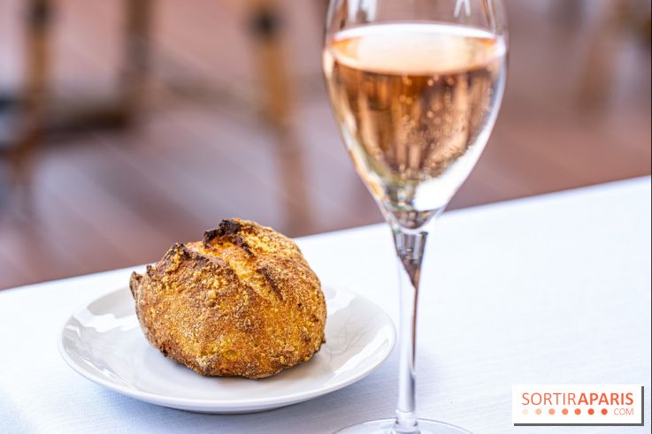 Le Café de l'Homme rouvre ses portes avec une nouvelle déco et une nouvelle carte gourmande -  pain - champagne