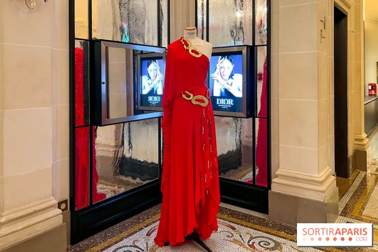 Exposition mode au Plaza Athénée pour la Fashion Week Haute Couture - image00003