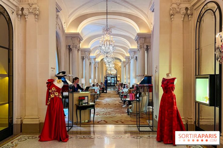 Exposition mode au Plaza Athénée pour la Fashion Week Haute Couture