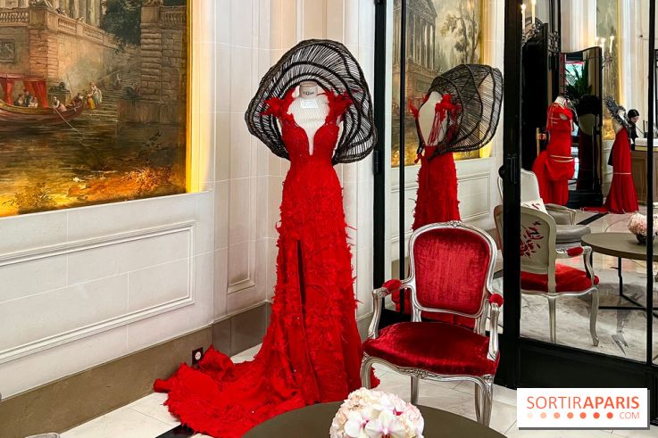 Exposition mode au Plaza Athénée pour la Fashion Week Haute Couture