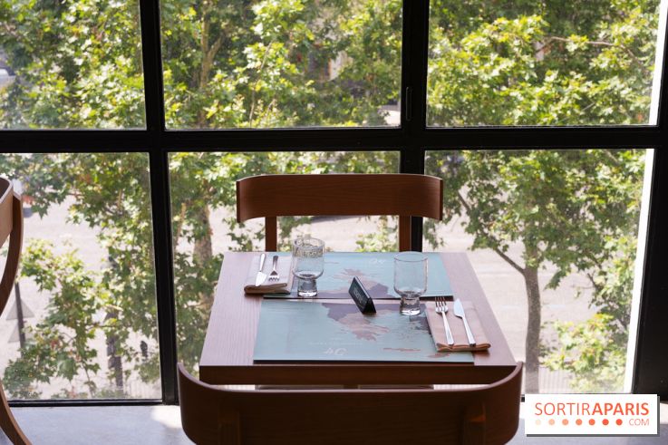 Laurier by Mavrommatis aux Galeries Lafayette - Table