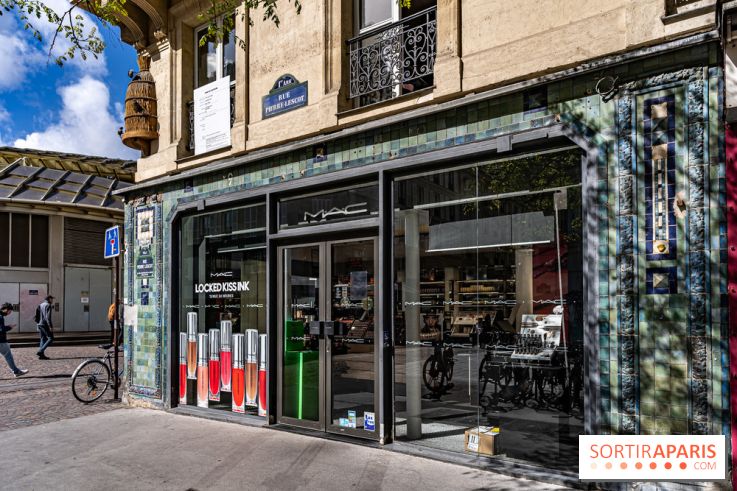 La ruche insolite, vieille enseigne aux Halles -  A7C0191