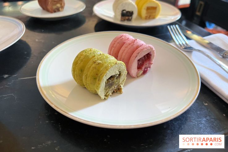 Ladurée - Bûches de Noël 2023 macarons