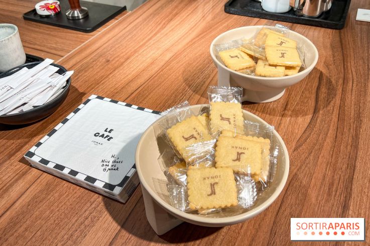 Café Jonak et collections chaussures marrons - Galeries Lafayette Haussmann - image00022