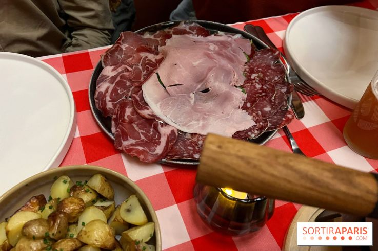 Fondue sur la terrasse d'hiver du Grand Quartier - 02CC5DB5 D5F2 41D1 A1E9 55658E49F99A