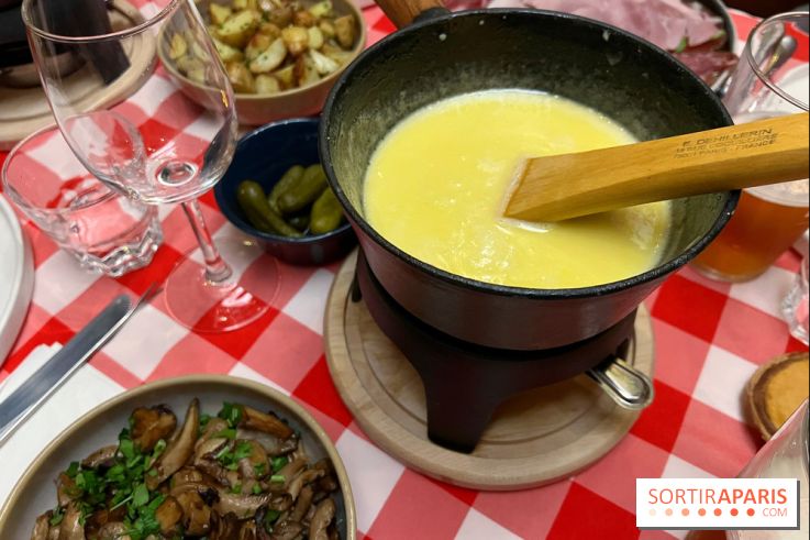 Fondue sur la terrasse d'hiver du Grand Quartier - 650CF07C 3106 4584 94D2 3EC918347D25
