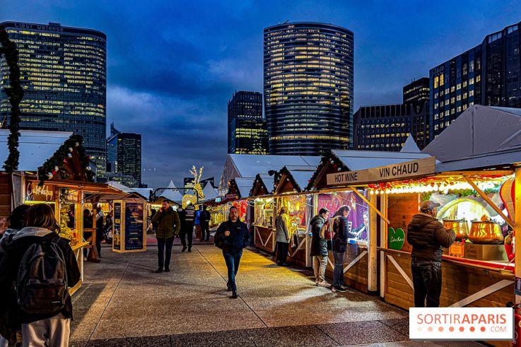 Le Marché de Noël 2023 de La Défense - Père Noël, spots photo illuminés, créateurs et stands gourmands