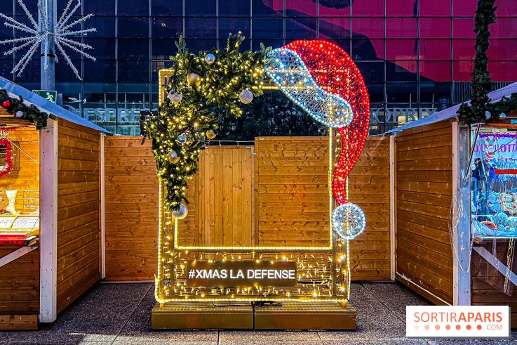 Le Marché de Noël 2023 de La Défense - Père Noël, spots photo illuminés, créateurs et stands gourmands - spot photo