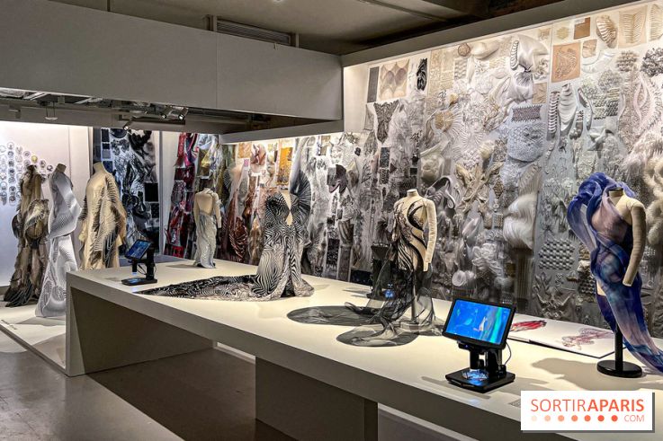L’exposition retrospective de la créatrice de mode Iris Van Herpen au Musée des Arts Décoratifs