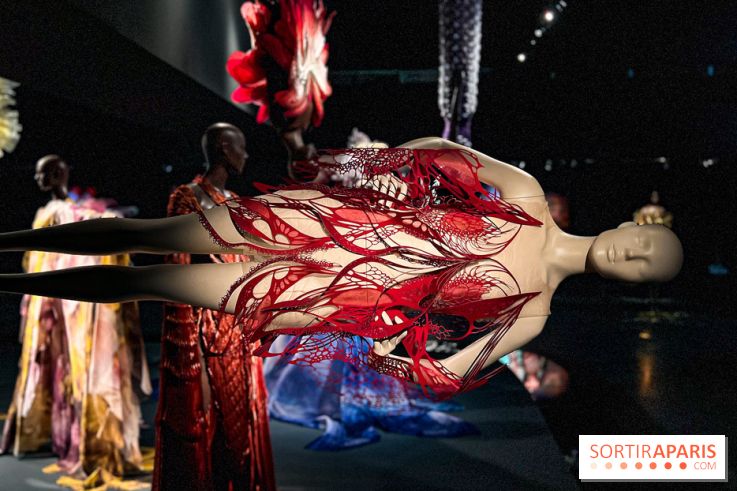 L’exposition retrospective de la créatrice de mode Iris Van Herpen au Musée des Arts Décoratifs