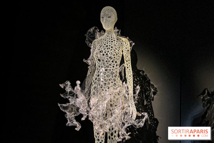 L’exposition retrospective de la créatrice de mode Iris Van Herpen au Musée des Arts Décoratifs
