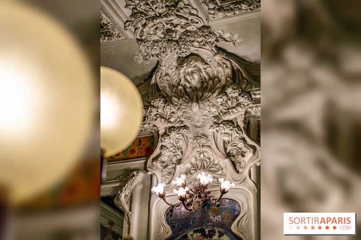 Le Bouillon Julien, la brasserie au sublime décor art nouveau, son menu et ses plats -  moulures