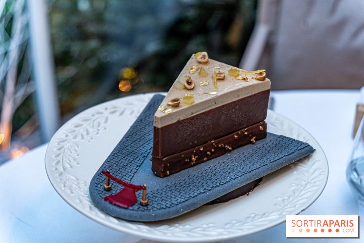 La bûche de Noël de l’Hôtel Barrière Le Fouquet’s Paris 2023