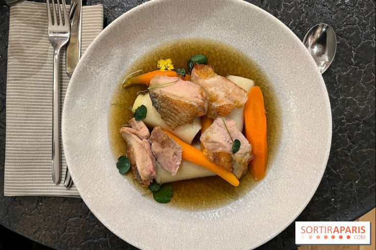 Ma Dame, le restaurant de l'hôtel Marignan Champs-Elysées - Pot-au-feu de pintade poireaux