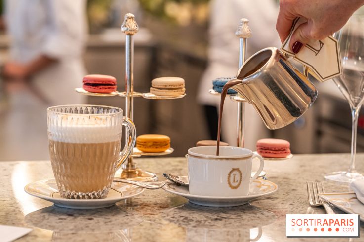 Le tea time du Bar à desserts de Ladurée Champs-Elysées -  A7C2233