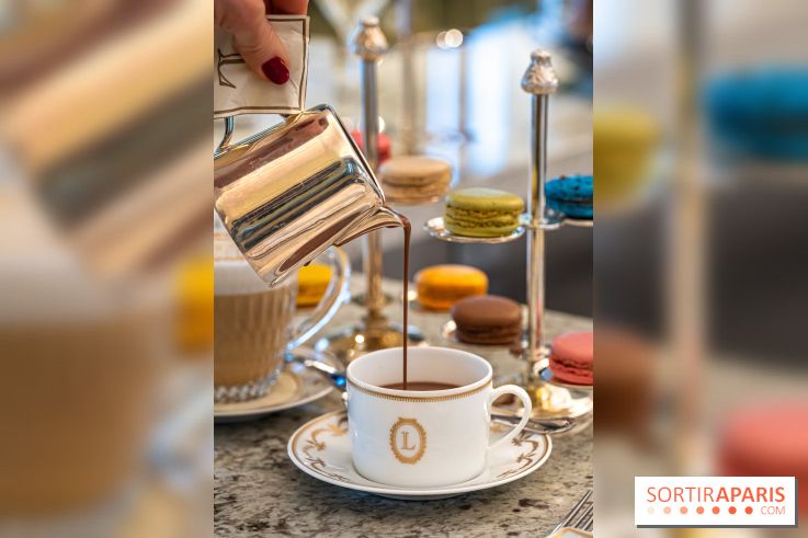 Le tea time du Bar à desserts de Ladurée Champs-Elysées -  A7C2247