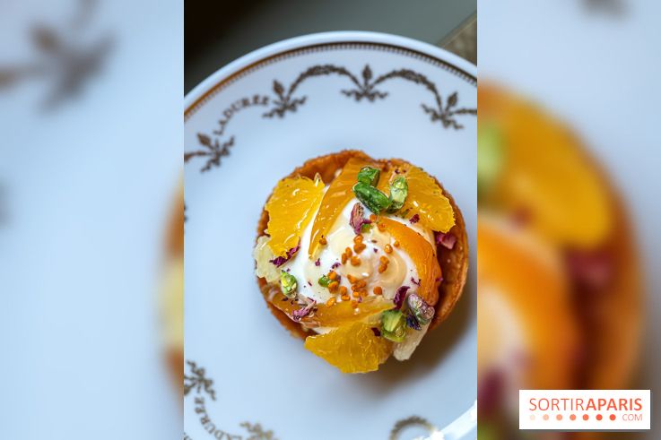 Le tea time du Bar à desserts de Ladurée Champs-Elysées -  A7C2303