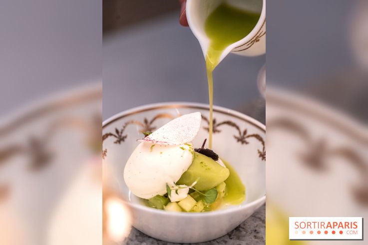 Le tea time du Bar à desserts de Ladurée Champs-Elysées -  A7C2318