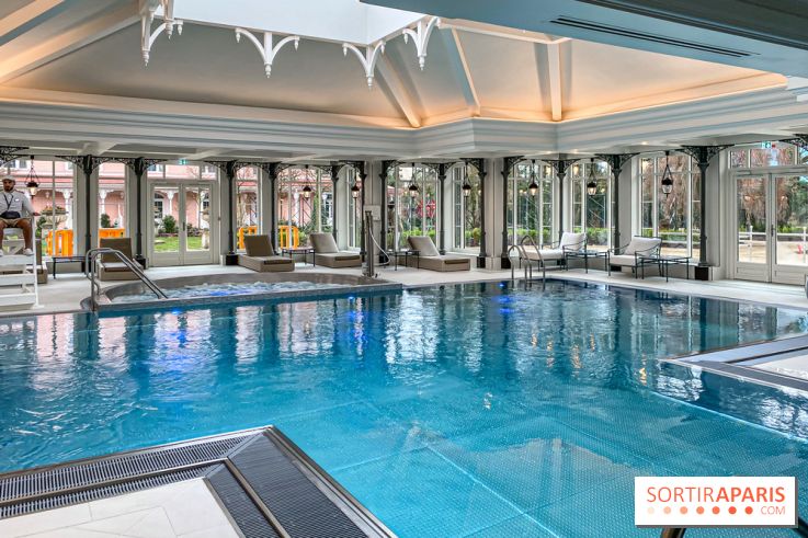 Disneyland Hotel à Disneyland Paris piscine