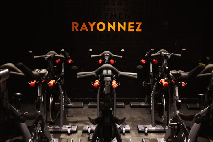 Du cycling au cabaret le Paradis Latin pour les fans de vélo indoor 