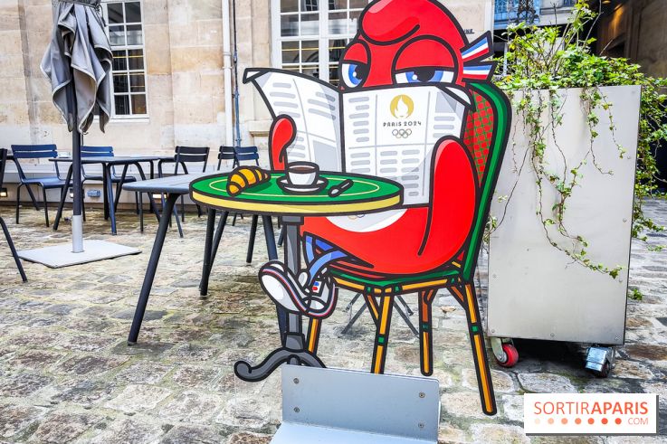Jeux olympiques et paralympiques Paris 2024 - Visuel - mascotte Phryge terrasse Monnaie de Paris