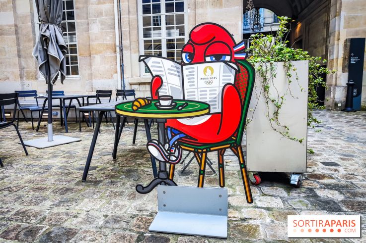 Jeux olympiques et paralympiques Paris 2024 - Visuel - mascotte Phryge terrasse Monnaie de Paris