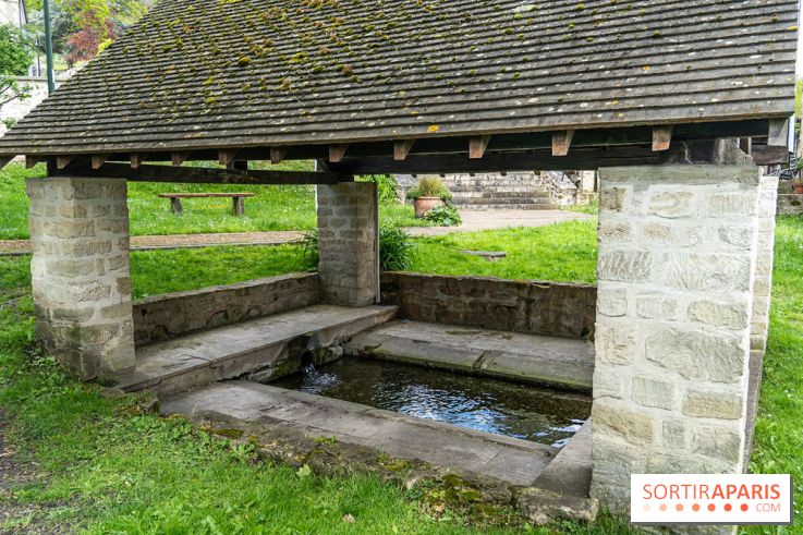 Village de Medan dans les Yvelines -  lavoir de la mairie