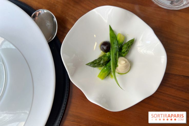 Auguste - Asperges vertes, ail noir