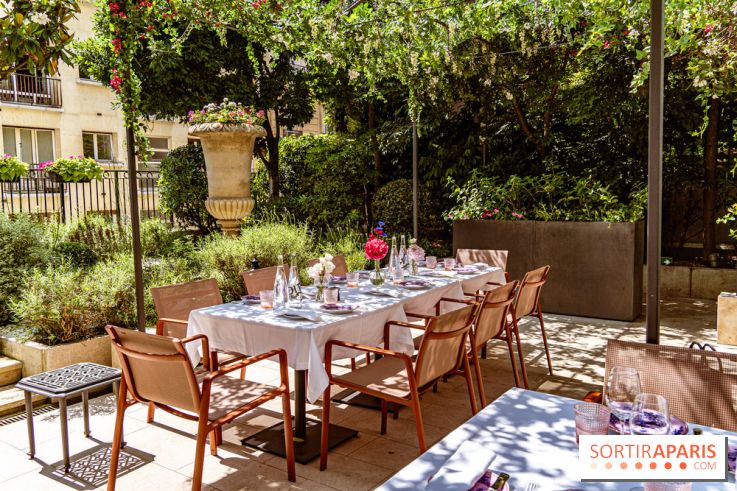 La terrasse jardin Summer de la Bauhinia au Shangri-La Paris