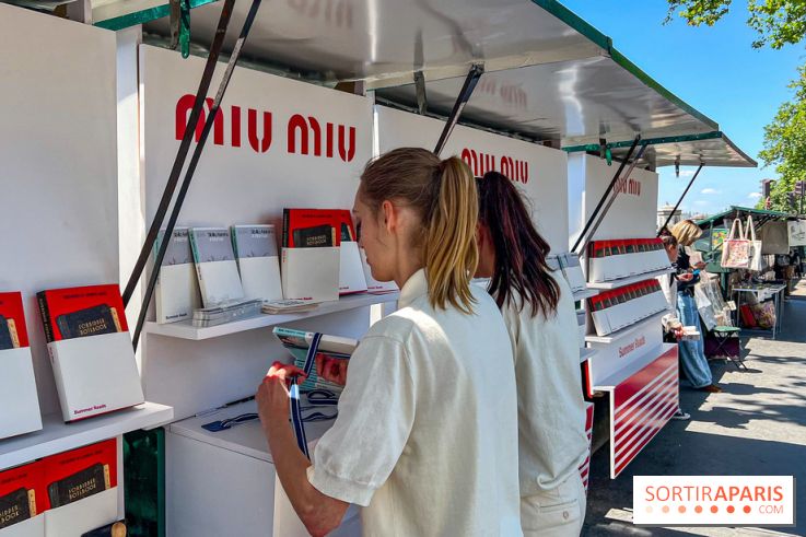 Miu-Miu distribue des livres et des glaces gratuites sur les quais parisiens ! - image00013
