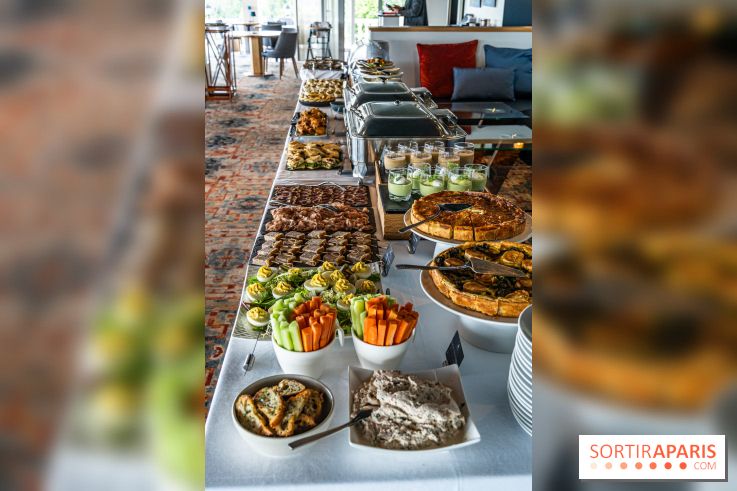 Le Brunch à volonté du belvédère au Domaine de la Corniche dans les Yvelines - photos -  buffet