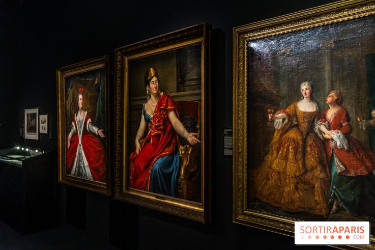 Exposition 'Bijoux de Scène de la Comédie Française' à l'hôtel historique de Mercy-Argenteau qui se dévoile