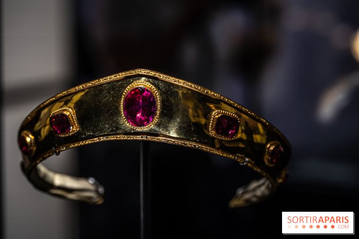 Exposition 'Bijoux de Scène de la Comédie Française' à l'hôtel historique de Mercy-Argenteau qui se dévoile