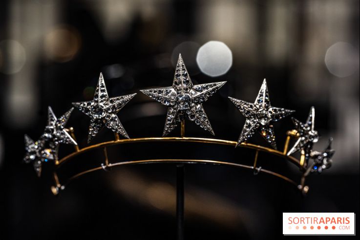 Exposition 'Bijoux de Scène de la Comédie Française' à l'hôtel historique de Mercy-Argenteau qui se dévoile