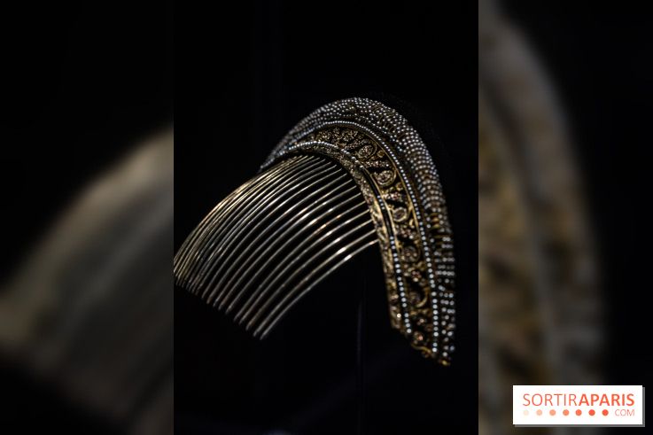 Exposition 'Bijoux de Scène de la Comédie Française' à l'hôtel historique de Mercy-Argenteau qui se dévoile