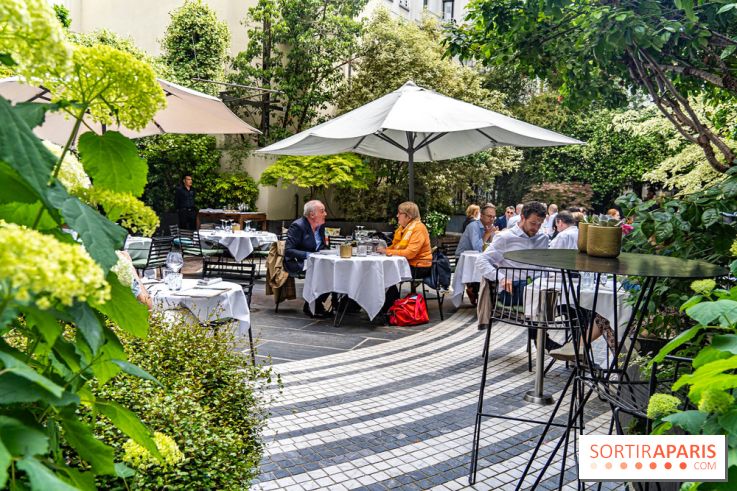 La terrasse du Jardin Privé à Châtelet Les Halles en mode barbecue
