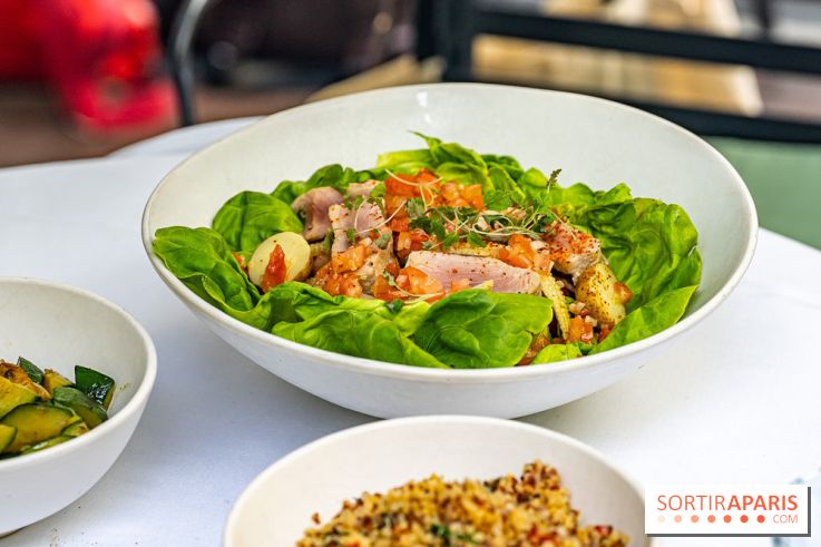 La terrasse du Jardin Privé à Châtelet Les Halles en mode barbecue  -  salade de thon