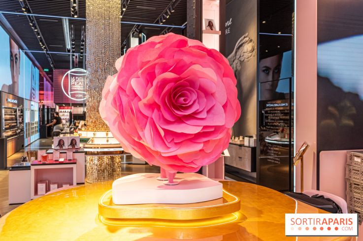 Le Café de la Rose Lancôme par Nina Métayer sur les Champs-Elysées à Paris