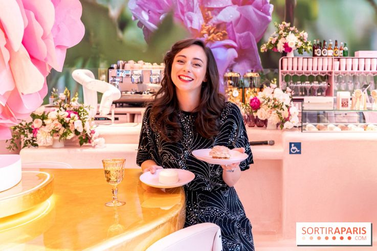 シャンゼリゼ通りのニナ・メタイユによるカフェ・ド・ラ・ローズ