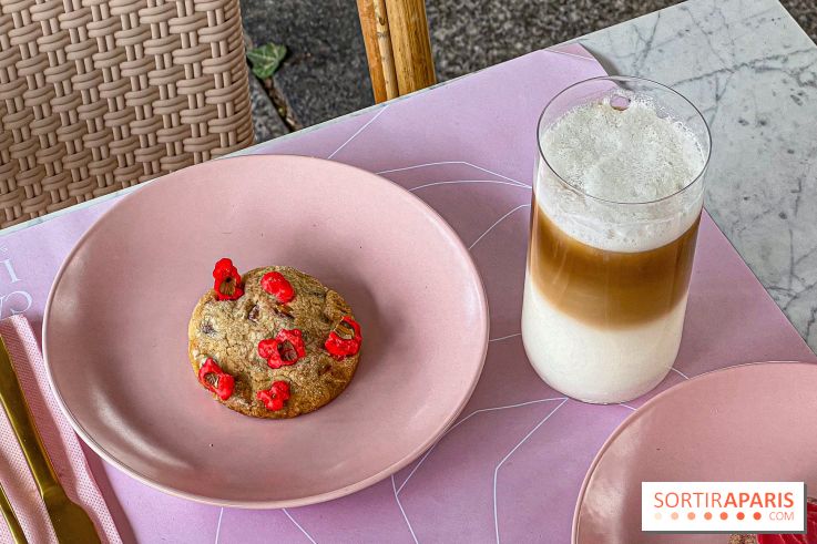 Le Café de la Rose Lancôme par Nina Métayer sur les Champs-Elysées à Paris - Exposition Siège Social Sisley 1086271