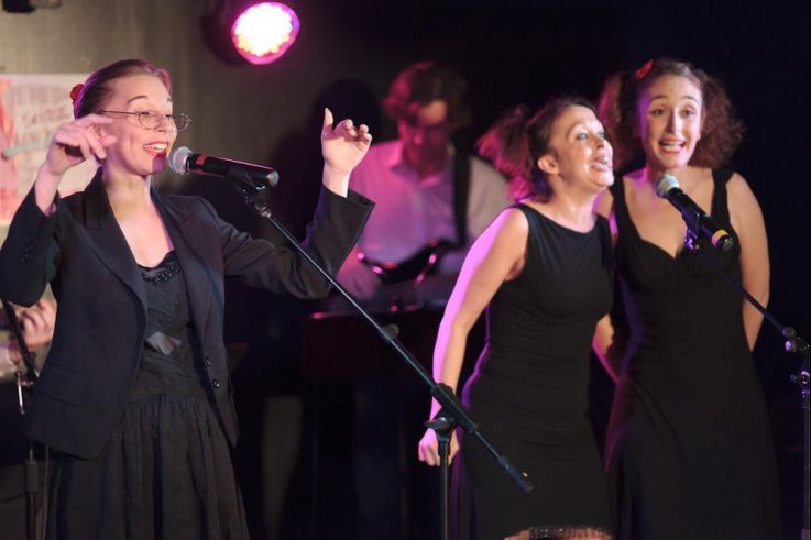 Chansons en Barre chante les FEMES